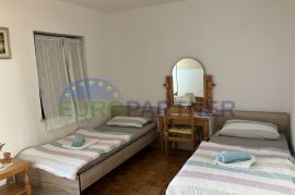 Apartmanska kuća 100 metara od mora u Umagu, Umag, House