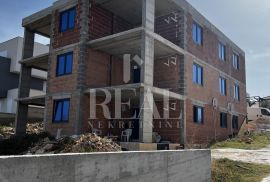 Stan visoko prizemlje 91m2 - Ražanac prvi red do mora, Ražanac, Appartment