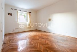 Split, Meje stan za renovaciju na super lokaciji, Split, Apartamento