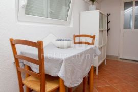 OTOK PAŠMAN, KRAJ - Renovirane prizemnice sa 4 apartmana i pogledom na more, Pašman, House