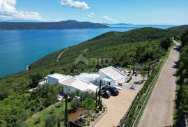 OPATIJA, SV. JELENA - villa 500m2 s panoramskim pogledom na more i bazenom + uređena okućnica 2400m2, Mošćenička Draga, Ev