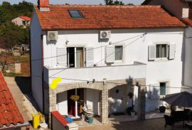 Lijepa kuća na prostranoj okućnici, Marčana,okolica, Istra, Marčana, Famiglia