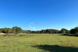 Kombinacija građevinskog i poljoprivrednog zemljišta, Marčana, Земля