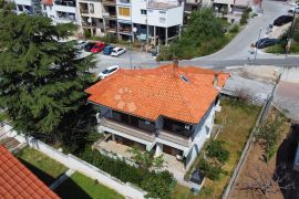 ŠIBENIK- LIJEPA KUĆA S VELIKOM OKUĆNICOM, Šibenik, Casa