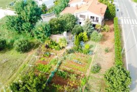 Poreč, jedinstvena prilika, kuća sa tri stana na najtraženijoj lokaciji!, Poreč, Kuća