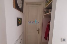 Stan u Vili do mora na prvom katu, centar Opatije,2  parkirna mjesta, Opatija, Apartamento