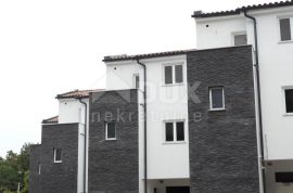 OPATIJA, IČIĆI, POLJANE- kuće u nizu 590m2, 5 kom s pogledom na more  i 2 bazena + okoliš 700m2, Opatija - Okolica, House