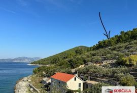 Agricultural land with a house in Babina in the first row to the sea, Korčula, Land