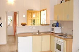 Molat - kuća s velikim stanom i 3 apartmana, Zadar - Okolica, Ev