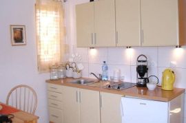 Molat - kuća s velikim stanom i 3 apartmana, Zadar - Okolica, Дом