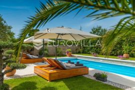 Rovinj, Rovinjsko selo - prekrasna villa s wellnessom i bazenom, NKP 224 m2, Rovinj, Дом