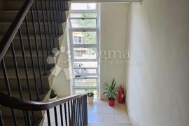 STAN SPLIT KOMPLETNO RENOVIRAN I NAMJEŠTEN - LUČAC / MANUŠ, Split, Apartamento