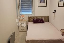 STAN SPLIT KOMPLETNO RENOVIRAN I NAMJEŠTEN - LUČAC / MANUŠ, Split, Apartamento