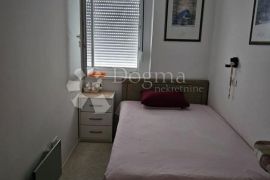 STAN SPLIT KOMPLETNO RENOVIRAN I NAMJEŠTEN - LUČAC / MANUŠ, Split, Appartement