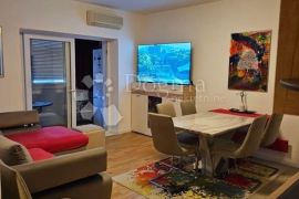 STAN SPLIT KOMPLETNO RENOVIRAN I NAMJEŠTEN - LUČAC / MANUŠ, Split, Appartement