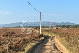 KUĆA NA OSAMI U NETAKNUTOJ PRIRODI POGLED NA VELEBIT, Lovinac, Дом