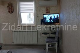 Zemun polje, trosoban uknjižen stan, Zemun, Apartamento