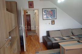 Dvosoban stan u novogradnji iz 2005, Zemun, Appartement