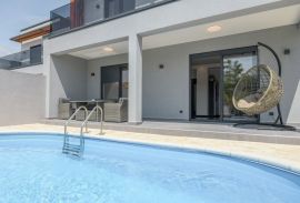 Nova moderna villa sa bazenom, Labin, Istra, Labin, بيت