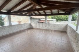 ISTRA,TINJAN - Kamena kuća s bazenom i dodatnim objektom, Tinjan, House