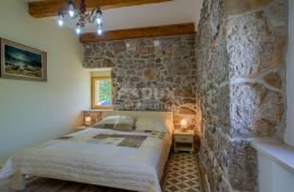 OTOK KRK, OKOLICA VRBNIKA - prekrasna kamena vila s bazenom, Vrbnik, House