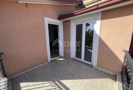RIJEKA, ŠKURINJE - kuća s tri stambene jedinice i garažom, Rijeka, بيت