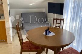 Apartmanska kuća s bazenom, Trogir, Casa