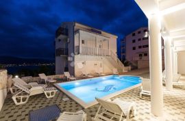 Apartmanska kuća s bazenom, Trogir, Haus