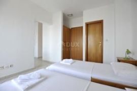 ZADAR, SUKOŠAN - apartmanska kuća uz more, Sukošan, Ev