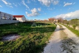 ZADAR, NIN - Građevinsko zemljište na ulazu u centar Nina, Nin, Terreno