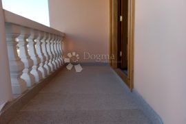 VODICE - KUĆA 800 M2 ODLIČNA PRILIKA, Vodice, House