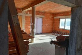 VODICE - KUĆA 800 M2 ODLIČNA PRILIKA, Vodice, House