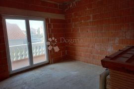 VODICE - KUĆA 800 M2 ODLIČNA PRILIKA, Vodice, House