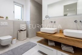 Tučepi, trosoban komforan penthouse s prekrasnim pogledom, Tučepi, Appartement