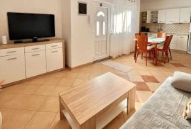 Kuća sa tri apartmana na odličnoj lokaciji blizu mora, Medulin, Istra, Medulin, Casa
