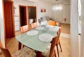Kuća sa tri apartmana na odličnoj lokaciji blizu mora, Medulin, Istra, Medulin, Haus