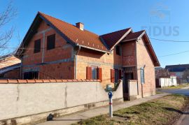 Stambeno - poslovna zgrada - Vukovar (Borovo Naselje), Vukovar, Haus