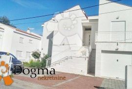 SAMOSTOJEĆA KUĆA OPATIJA-IKA 420 m², Opatija - Okolica, House