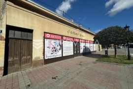 Đakovo, Centar, atraktivan prodajni prostor 198 m2 + potkrovlje i ostale prostorije, Đakovo, Εμπορικά ακίνητα