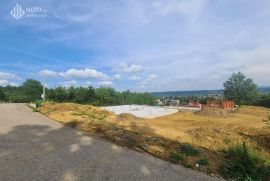 GRAĐEVINSKI KOMPLEKS - LAKTAŠI - 1.367 m2, Laktaši, Famiglia