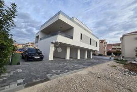 SRIMA, penthouse 250 m OD MORA, Vodice, شقة