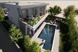 Tribunj vila s bazenom P+1 200m2, Tribunj, Σπίτι