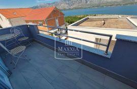 Vinjerac - kuća s 3 apartmana, otvoren pogled na more! 449000€, Posedarje, بيت