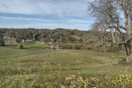 Uctrana kuća, izuzetno velika površina, Majur, Tierra