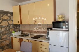 Vinjerac - kuća s 3 apartmana, cca 40m od mora! 231000€, Posedarje, Ev