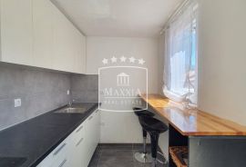 Vinjerac - kuća s 3 apartmana, cca 40m od mora! 231000€, Posedarje, Ev