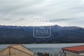 Vinjerac - kuća s 3 apartmana, cca 40m od mora! 231000€, Posedarje, Ev