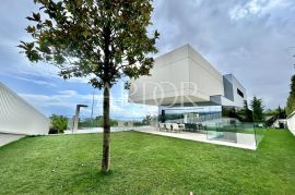 Opatija, jedinstvena villa na izuzetnoj lokaciji, 427 m2, Opatija, Maison