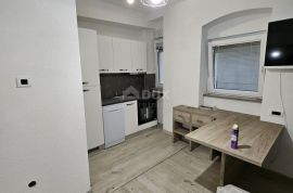 OPATIJA- stan 65m2 podjeljen u 2 aparmana s pogledom na more + okoliš, Opatija, Διαμέρισμα