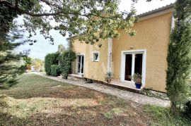 Valtura,kuća 150m2 sa dva stana, pogled na more !, Ližnjan, House